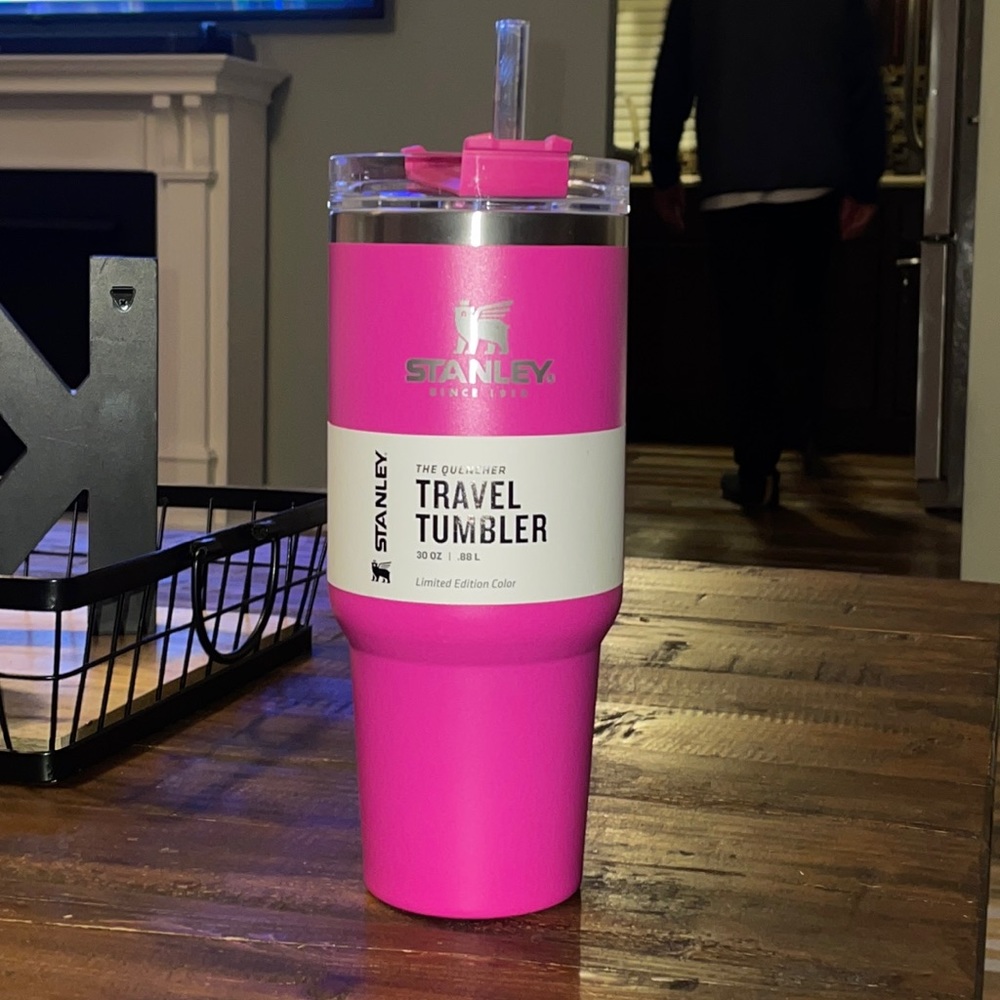 Stanley Quencher 30 oz tumbler NWT